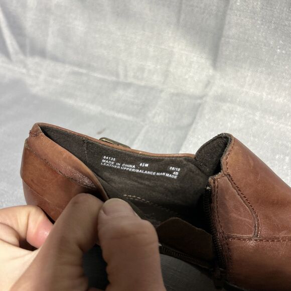 Clarks Bootie Shoe 84135 Size 6 1/2 Brown Leather 2.5" Heel Wedge Chic Boot - Picture 9 of 9